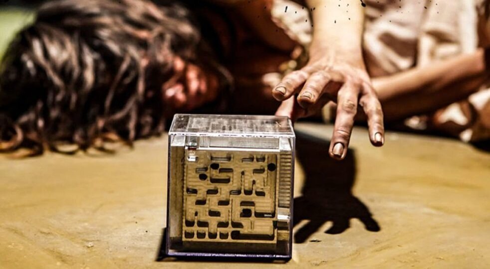 Кадр из фильма "Девушка в лабиринте".  Источник - "Яндекс.Картинки"