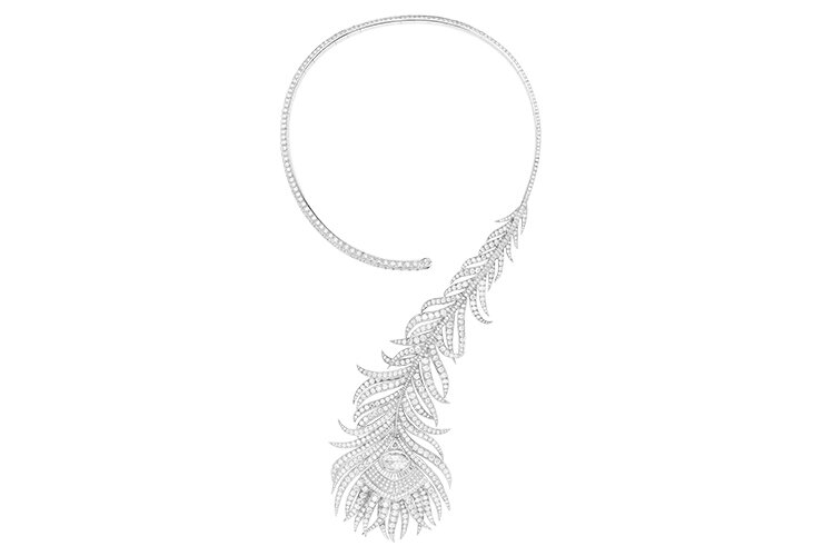 Колье «знак вопроса» Plume de Paon XL из коллекции Signature High Jewellery, Boucheron, 2020 © ПРЕСС-СЛУЖБАКолье «знак вопроса» Plume de Paon XL из коллекции Signature High Jewellery, Boucheron, 2020 © ПРЕСС-СЛУЖБА