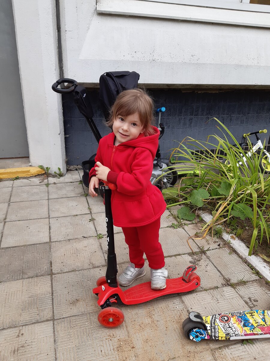 Наша красна-девица в новом наряде из футера 3х-нитки с начесом