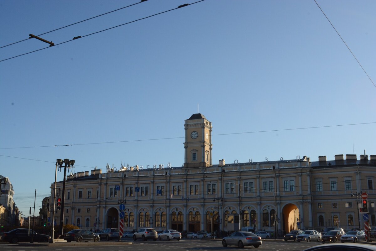 Петербург московский вокзал. 1847—1851 Николаевский вокзал в Петербурге. Московский вокзал 1999. Московский вокзал Санкт-Петербург сейчас. Ладыженский вокзал Питер.