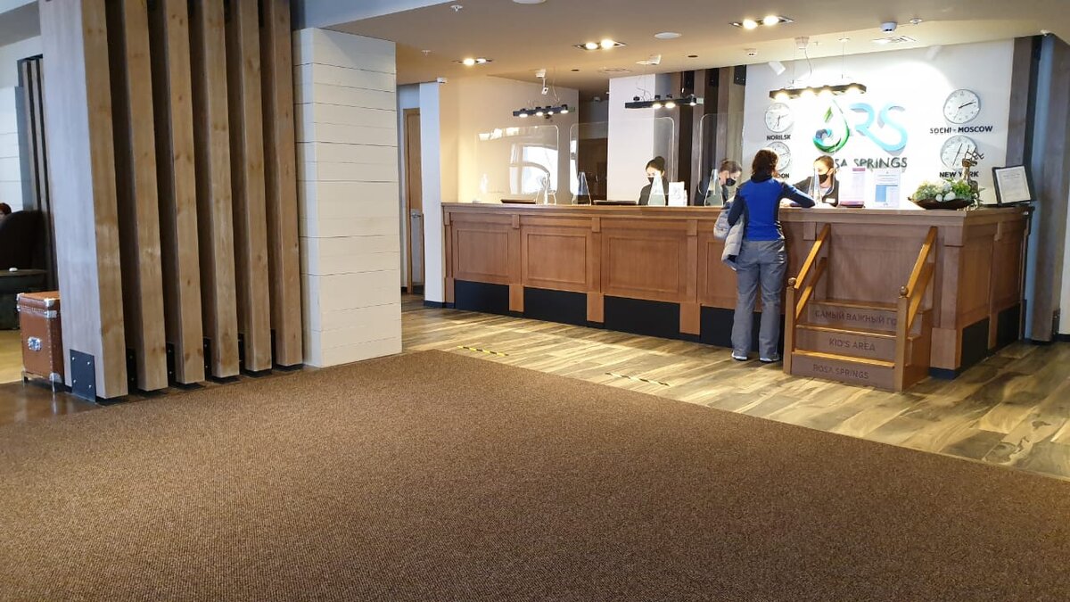 Внутри чисто и уютно.