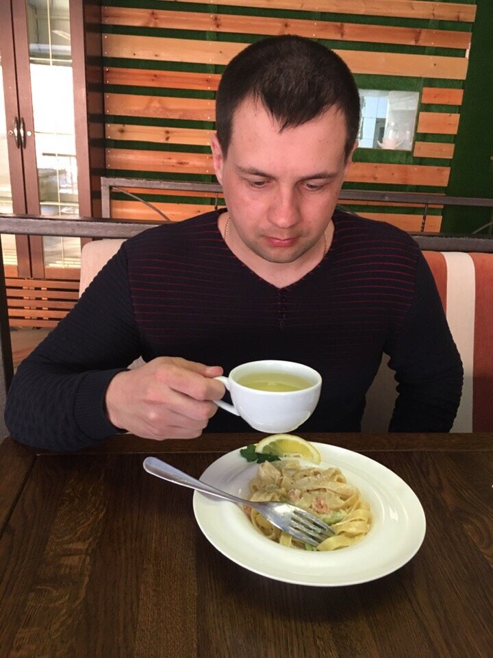 В кафе отдыхаем.