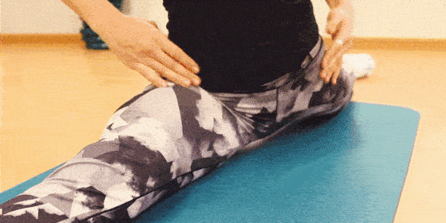 Кривой шпагат (бёдра направлены в сторону)