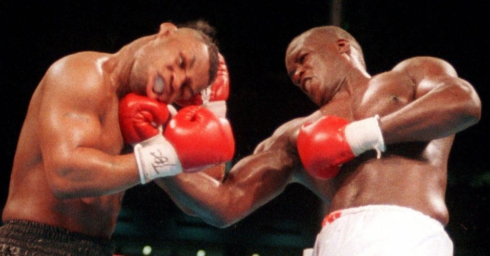Mike tyson buster douglas. Тайсон поражения. Первое поражение тайсона. Первое поражение тайсона. Бастер дуглас и майк тайсон бой.