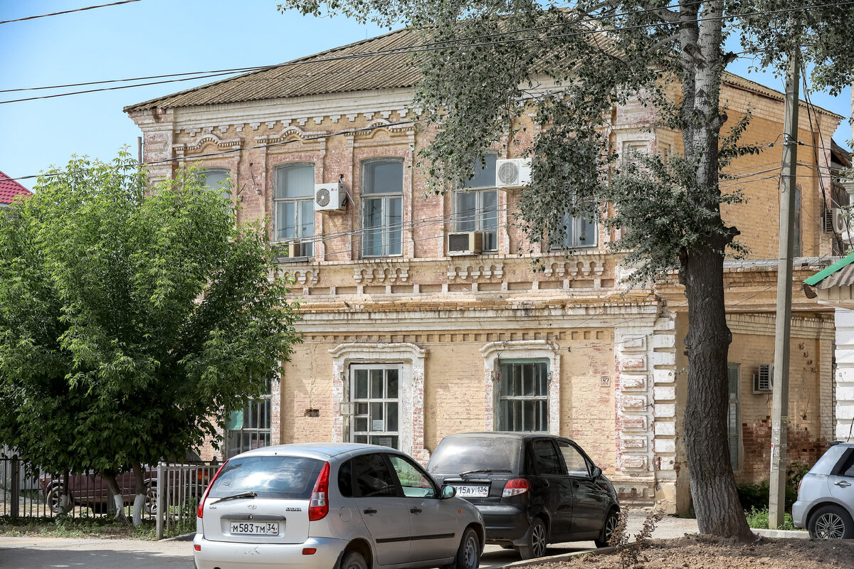 Ленинск волгоградской. Дом Купцов. Дом Купцов Рысиных Волгоград. Дом купца Церевитинова. Дом Купцов адаматск их.