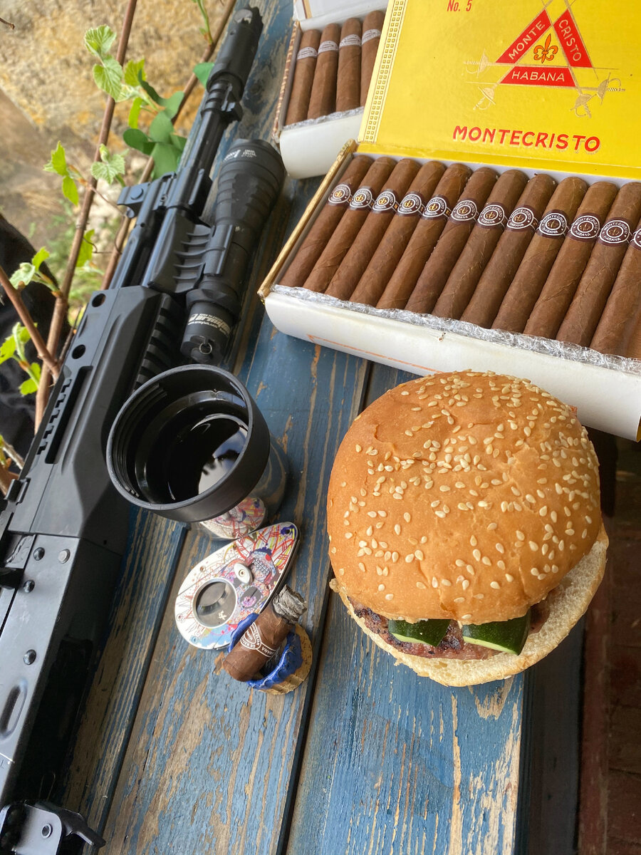 Невысокая крепость и удобный формат позволяют наслаждаться этой сигарой в любой удобный вам момент. 