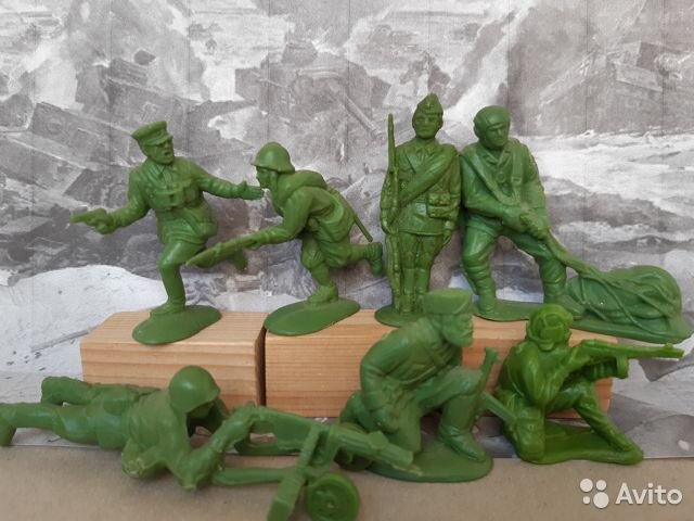 Вот такой набор солдатиков РККА от Оритета прекрасно иллюстрирует эту статью, ведь именно такие и подобные фигурки пользуются самой большой популярностью среди коллекционеров. По вотермарке уже все догадались, что фото набора взято из Авито.