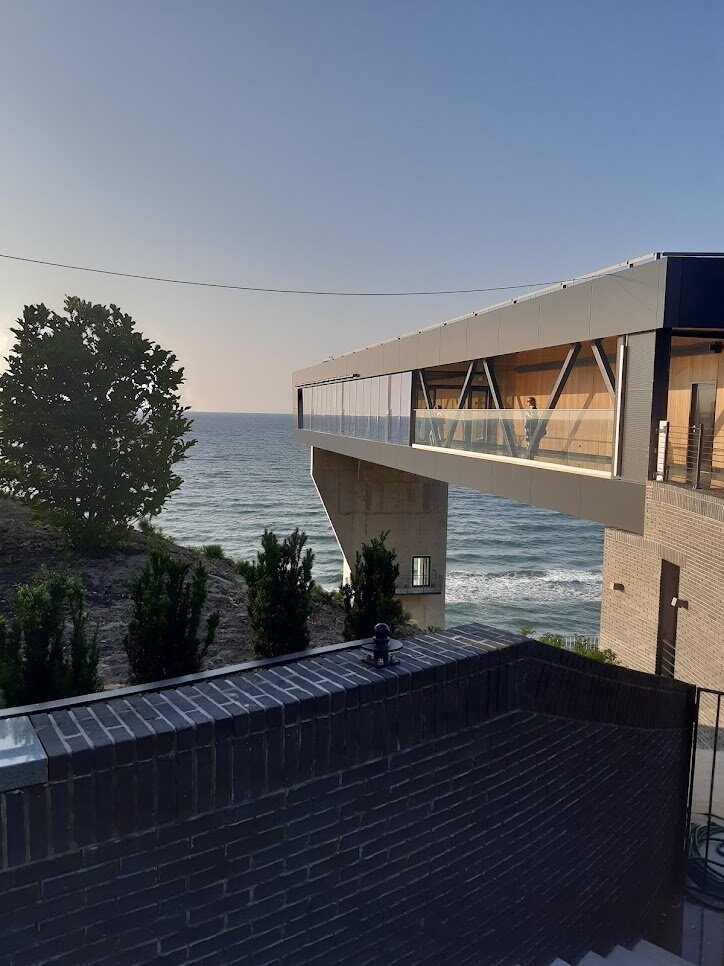 Лифт со стороны Янтарь-холла