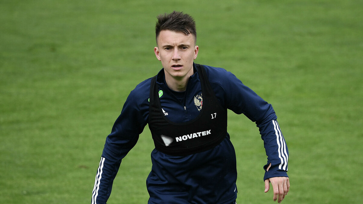 Александр Головин на тренировке сборной России 