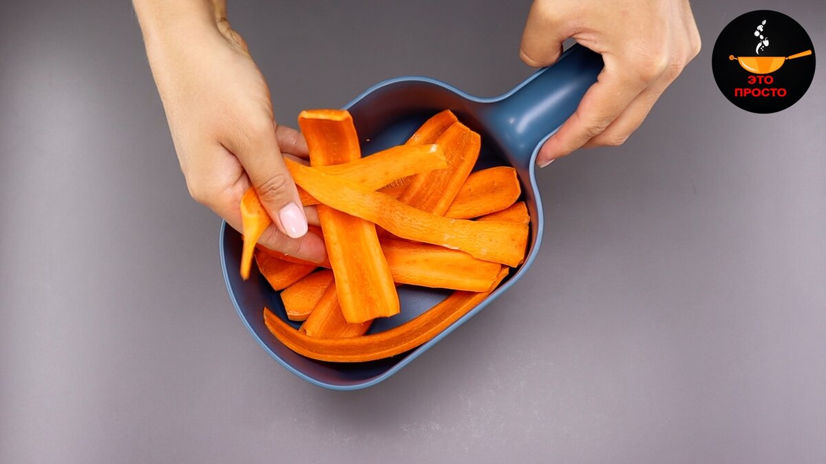 Фото можно листать влево