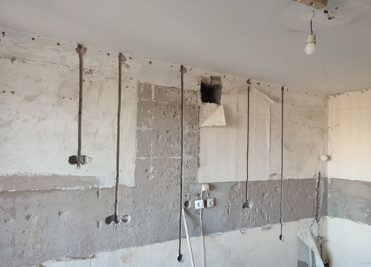 Фото можно листать! Очищенная поверхность стен - подготовлены штрабы для укладки проводки