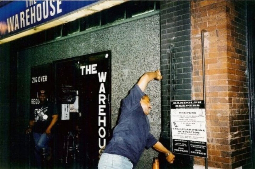 Клуб "Warehouse" создали два черных гея . 