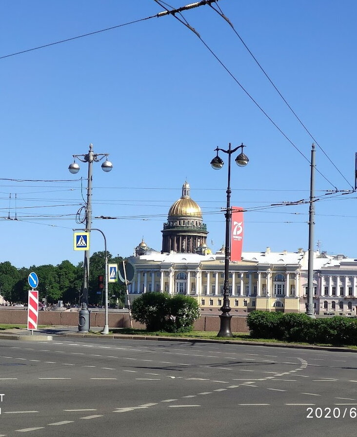 Исаакиевский собор. Фото с Университетской набережной (листайте галерею)