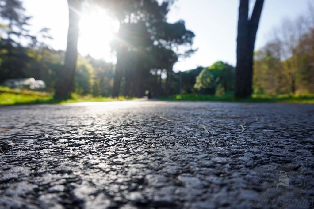 Теплоемкость показывает, сколько тепловой энергии асфальт поглощает из окружающей среды и сколько энергии отдает обратно при охлаждении