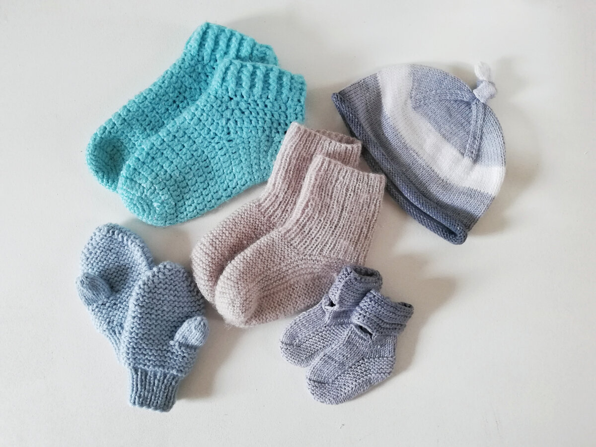 Детские шапочки, носочки, варежки для благотворительности