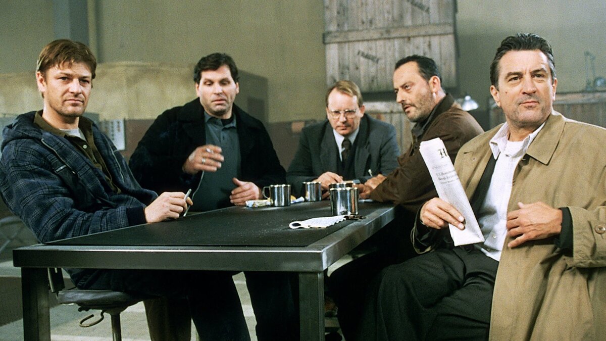 Кадр из х/ф "Ронин". Справа налево: Шон Бин, Скипп Суддут, Стеллан Скарсгард, Жан Рено и Роберт Де Ниро.