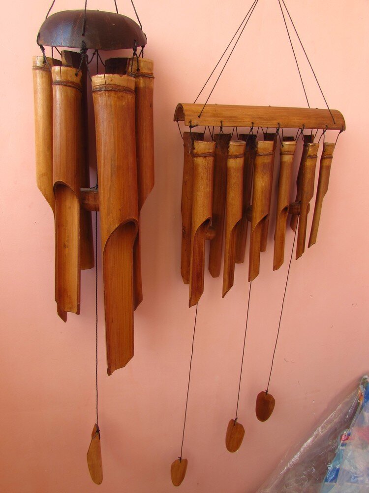 Музыкальный инструмент дождь. Ветерок из бамбука. Изделия из бамбука своими руками. Музыкальный инструмент с веревочками. Поющий ветер из бамбука.