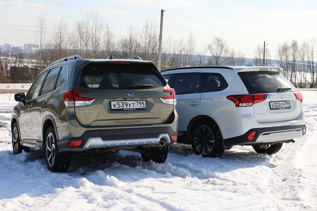 Субару аутлендер. Subaru Forester 2017 vs Mitsubishi Outlander 2017. Subaru Outlander cb18. Колеса Субару Аутлендер 17.