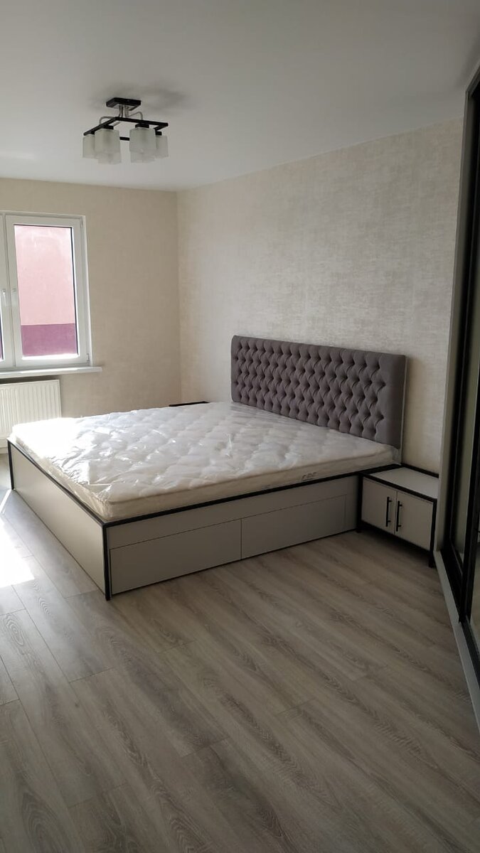 Спальня. Кровать побольше хотели))) Даха пока не отселилась от нас 