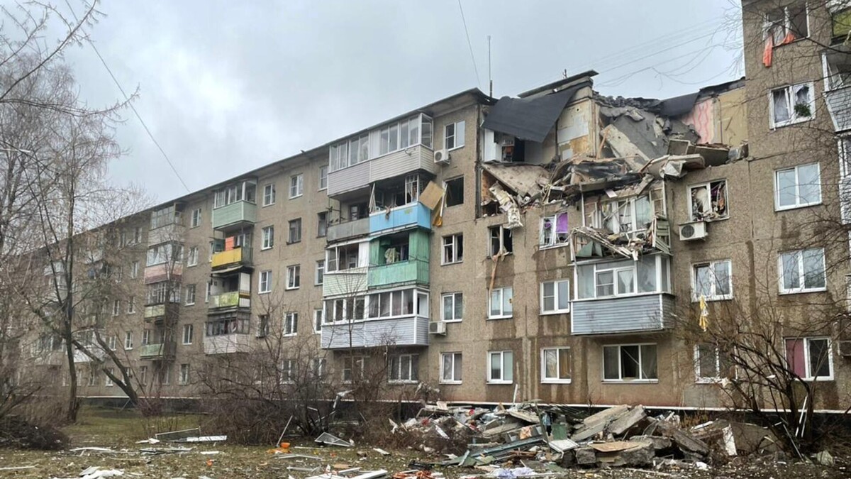 Фото с места происшествия после взрыва. Подпишитесь на нас - этим Вы мотивируете делать эксклюзивный контент. Это бесплатно. 