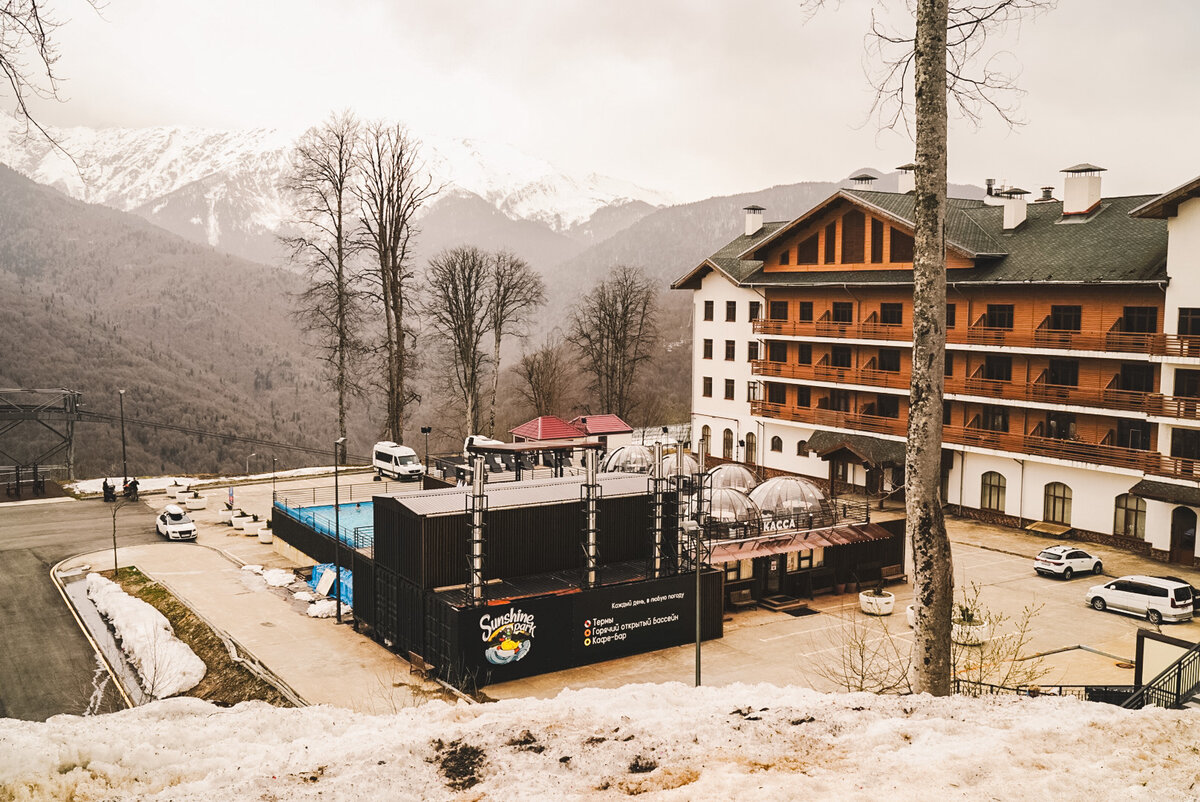 Вид с площадки Аллеи флагов. Листайте дальше ----->
