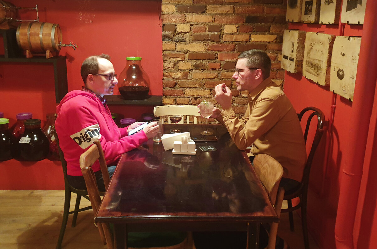 Ведут неспешные беседы