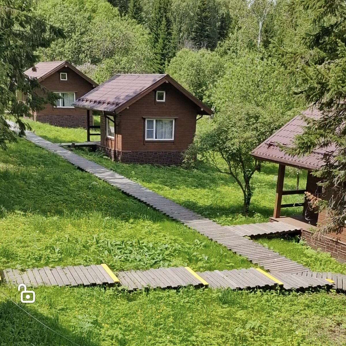 В одном из таких домиков мы и остановились. 