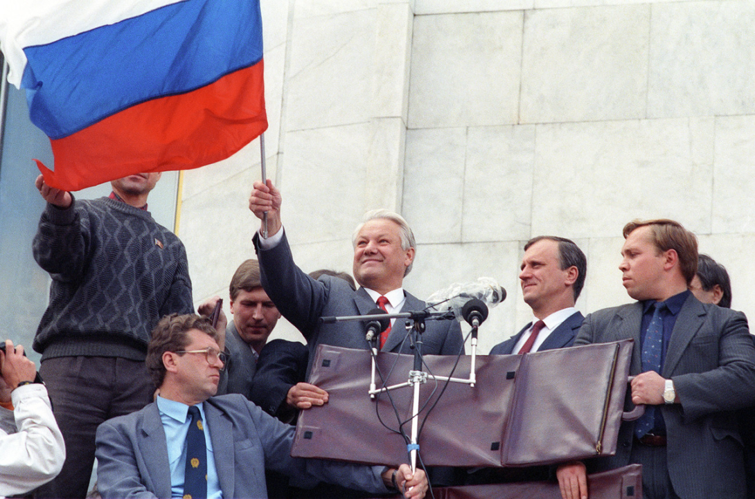 Очередная спекуляция Путина на Победе советского народа по случаю Дня флага