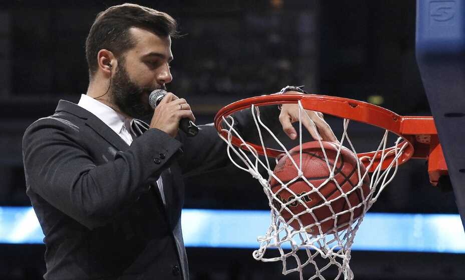    Иван Ургант очень любит баскетбол. Фото: ТАСС