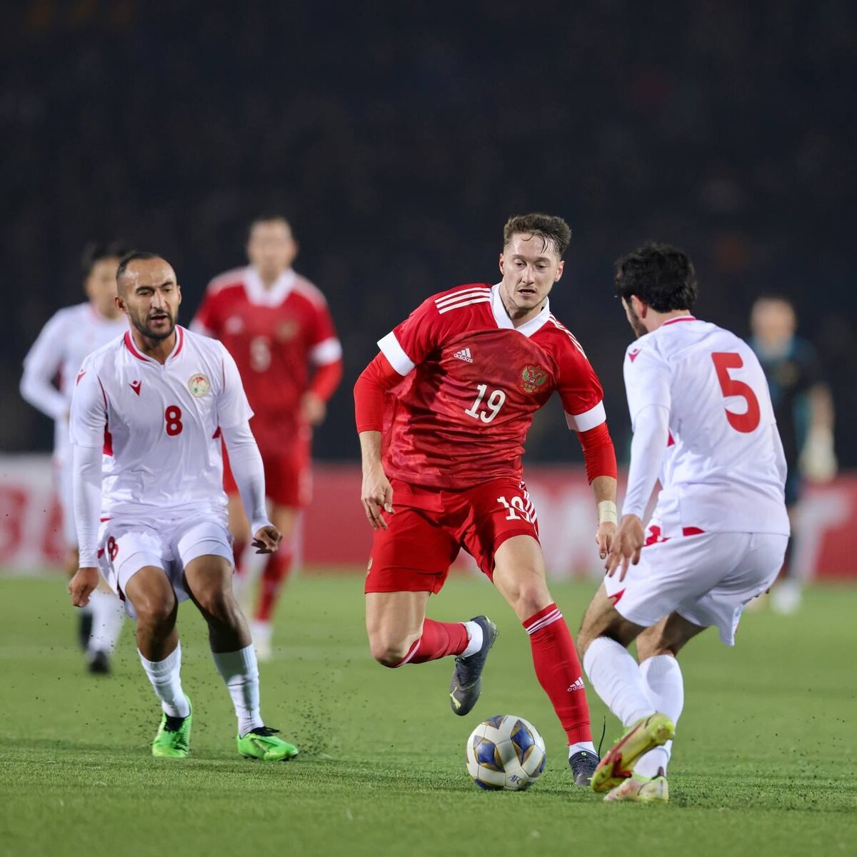 Эпизод матча Таджикистан - Россия. Фото - РФС.