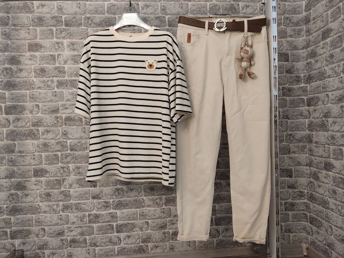 Джинсы 2900, футболка 2200 