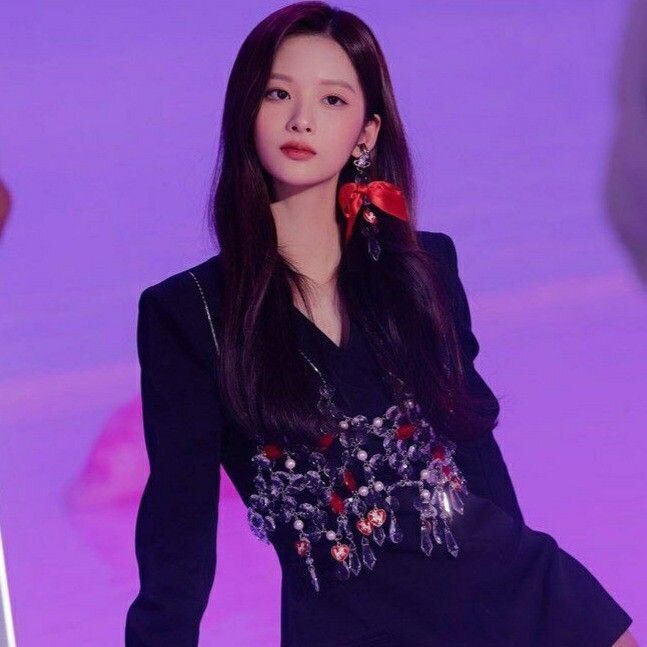 Представьте себе, что Сольюн из NMIXX не дебютировала. Как такое могло бы быть? Фото взято из интернета. 