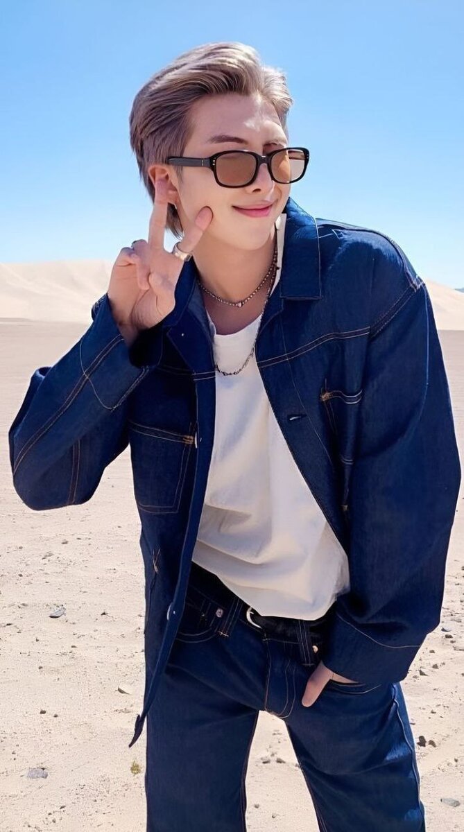 Да-да, это я. Потанцуем?