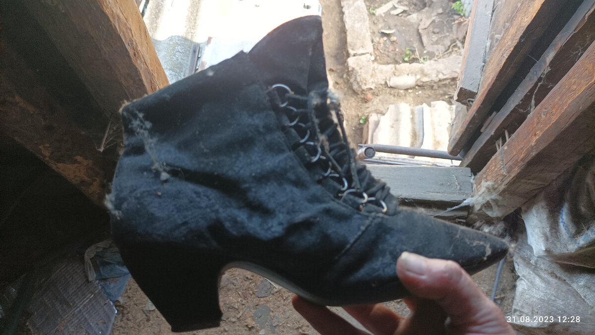 Черевечки. Мои? Не помню совсем, чтобы носила. 