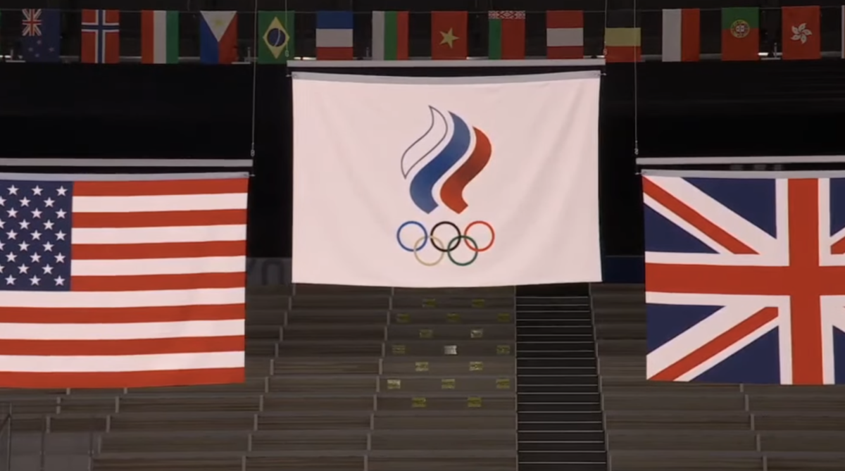 Церемония награждения гимнасток на Олимпиаде в Токио.