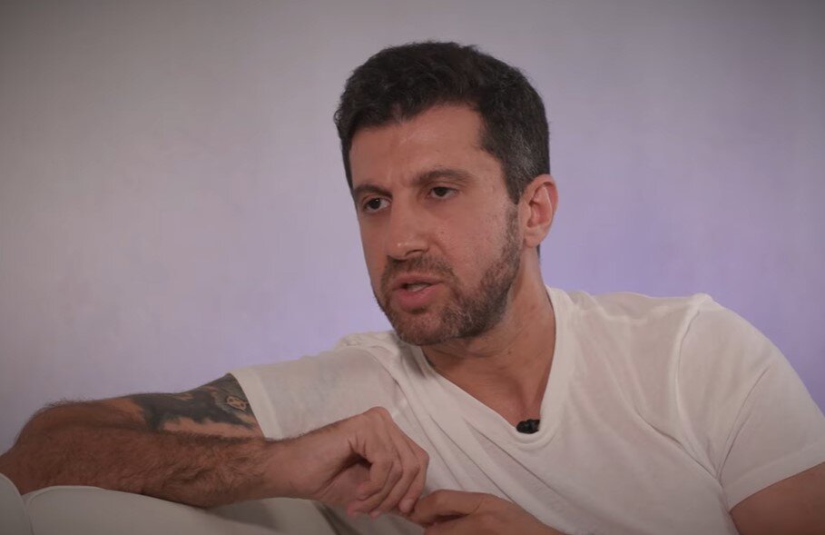    Амиран Сардаров признался, что у него есть чувства к бывшей женеКадр из видео