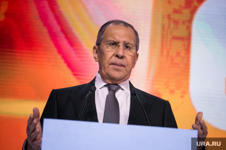    Запад должен делать ответные шаги в сторону РФ, заявил Сергей Лавров