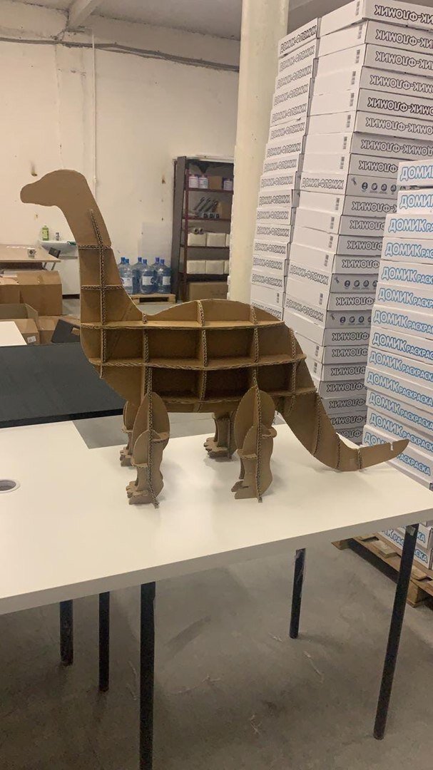 Динозавр из картона