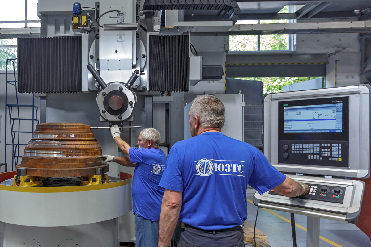 Работа над очередным станком, изображение: AlexeyZiaku/ООО «ЮЗТС», CC BY-SA 3.0, commons.wikipedia.org