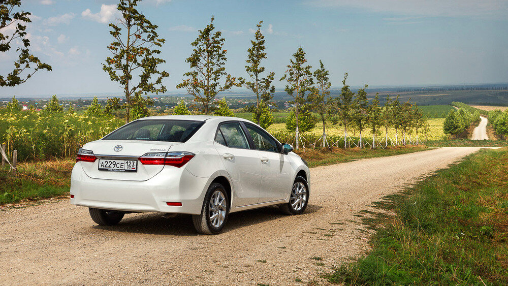 В Японии Corolla – олицетворение экономичной компактной машины, в США – спортивной. В России модель продвигают как премиальную. 