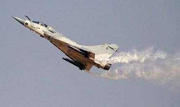 Самолет ВВС Франции Mirage 2000 случайно сбросил бомбу на завод, сообщает France Bleu.