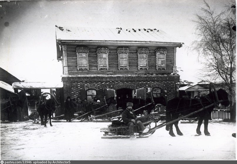 1923 год, Верхние Лихоборы. Коммерческий отдел семенной станции Волисполкома. Что это такое, в видео поясню. Пишут, что слева от кадра как раз часовня была.