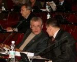 Бывший депутат Законодательного собрания Приморского края Владимир Хмель, обосновавшийся девять лет назад на острове Тенерифе, бежав из России после возбуждения нескольких уголовных дел по широкомасштабной контрабанде китайских товаров, создал в городке Адехе на Тенерифе сеть предприятий.
