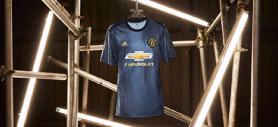 Форма английского футбольного клуба «Манчестер Юнайтед» из переработанного полиэстера
Фото: robo-hunter.com