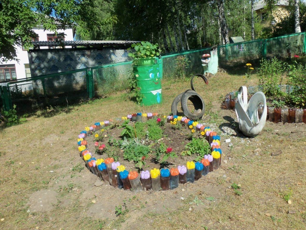 Что можно сделать на даче из пластиковых бутылок