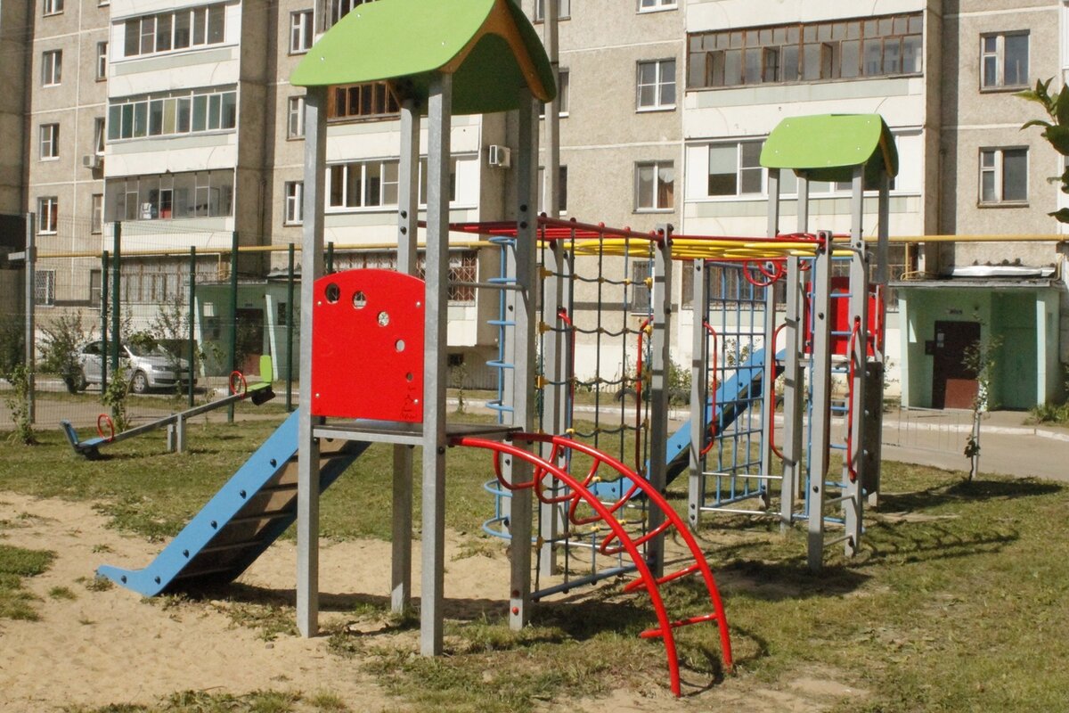 Кто должен устанавливать детскую площадку во дворе? | Ирина Брок | Дзен