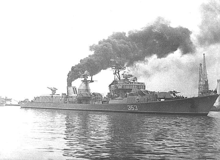 Эсминец "Бравый" после модернизации по проекту 56К. На корме видна пусковая установка зенитного ракетного комплекса. Фото: Фото - А. Одайник, kchf.ru