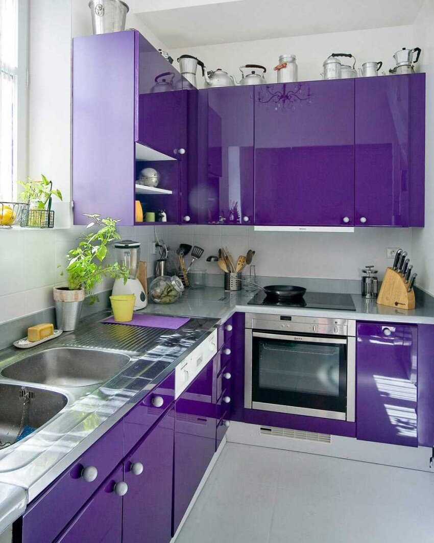 Фиолетовая кухня в интерьере фото
