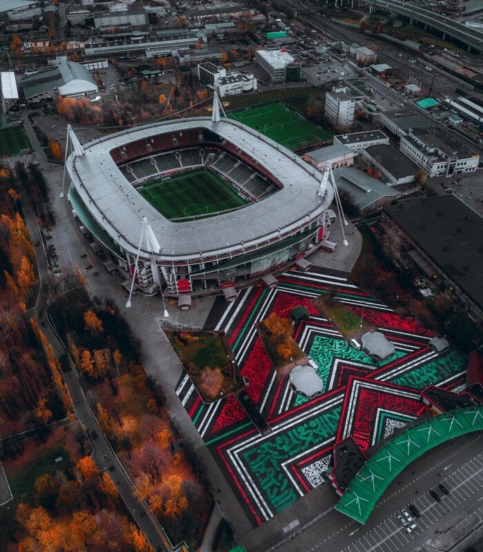 Лучше всего проект впечатляет, если смотреть сверху.                                            Фото by Pokras Lampas | Покрас
https://www.instagram.com/p/Bp7R2fznuso/ 