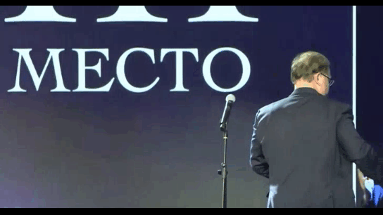 Давайте, что там у вас... Картина, картонка... А пакетик?